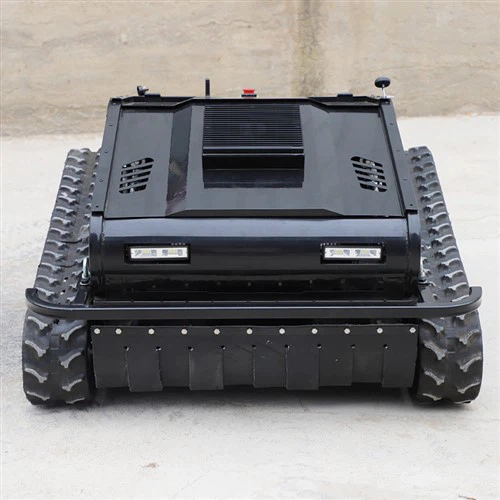 Kleine grasmaaier met afstandsbediening op rupsbanden